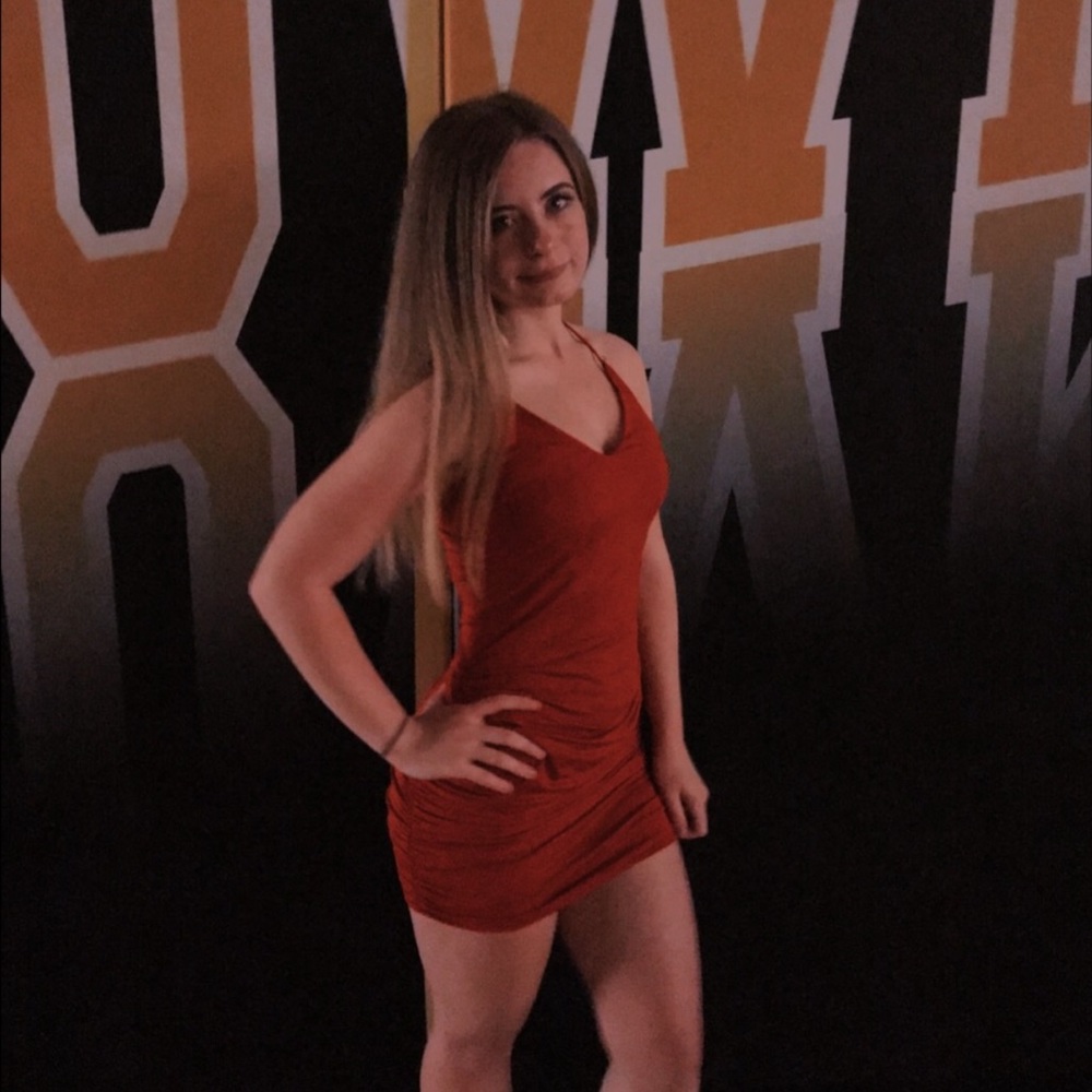 Red bodycon dress 💖 - Picture 2 of 3